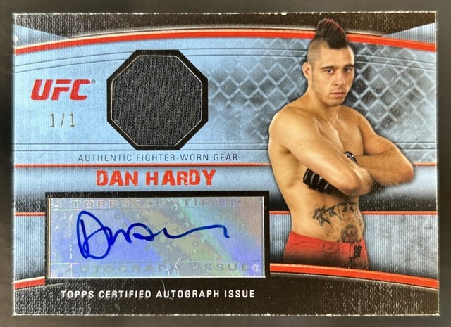 2010 Topps UFC Knockout Dan Hardy Auto Fighter Relic Mat #1/1