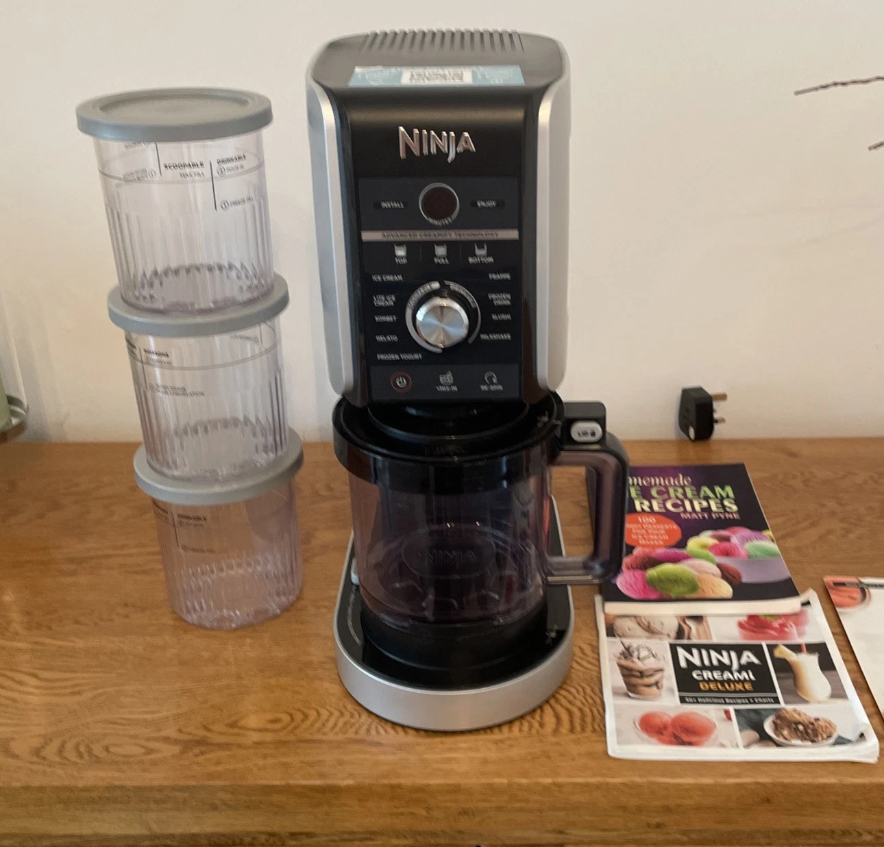 Ninja CREAMi Deluxe 10-in-1 Ice Cream and Frozen Drink Maker NC501UK 3 tubs