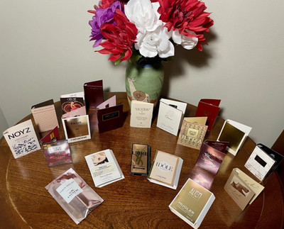 LOVELY LOT/20 WOMENS FRAGRANCE PERFUME VIAL SAMPLE: YSL GUCCI COACH VACATION D&G