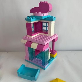 LEGO DUPLO Minnie's Bow-tique 10844 Minnie&rsquo;s Birthday Party 10873 -Incomplete