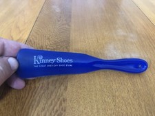 VINTAGE KINNEY SHOES BLUE HARD PLASTIC ADVERTISING SHOEHORN MADE IN ENGLAND