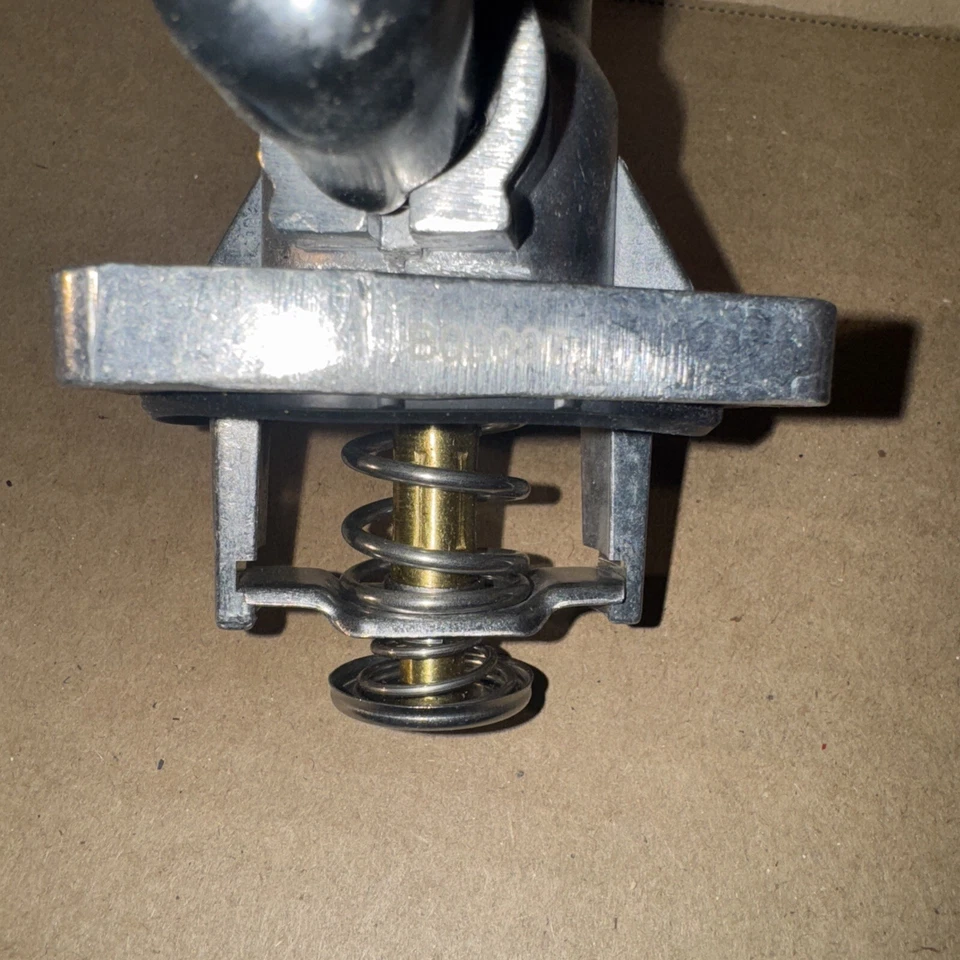 Комплект термостата охлаждающей жидкости для Chevrolet Sonic 2016-2018 годов выпуска AC Delco 92689CZ 2013 2017 - Изображение 2 из 4