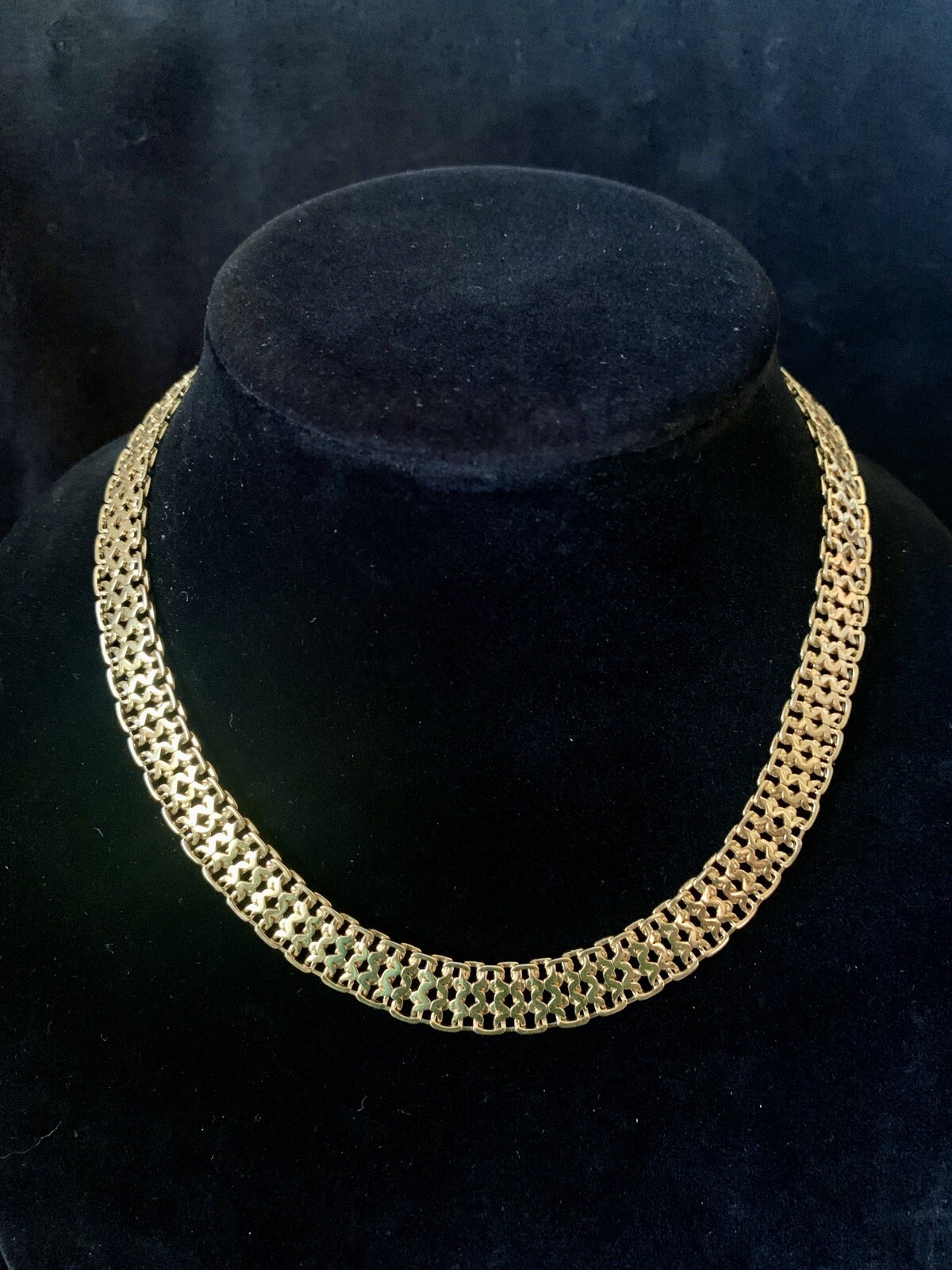 Signed Monet Necklace Wide Interlocking Gold Tone… - image 3