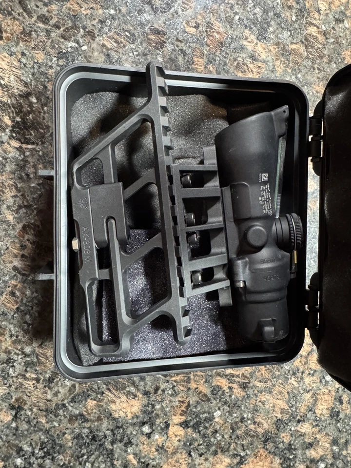 Mira para rifle compacta Trijicon ACOG 3x24 mira verde 7,62x39 Foto 3 de 4