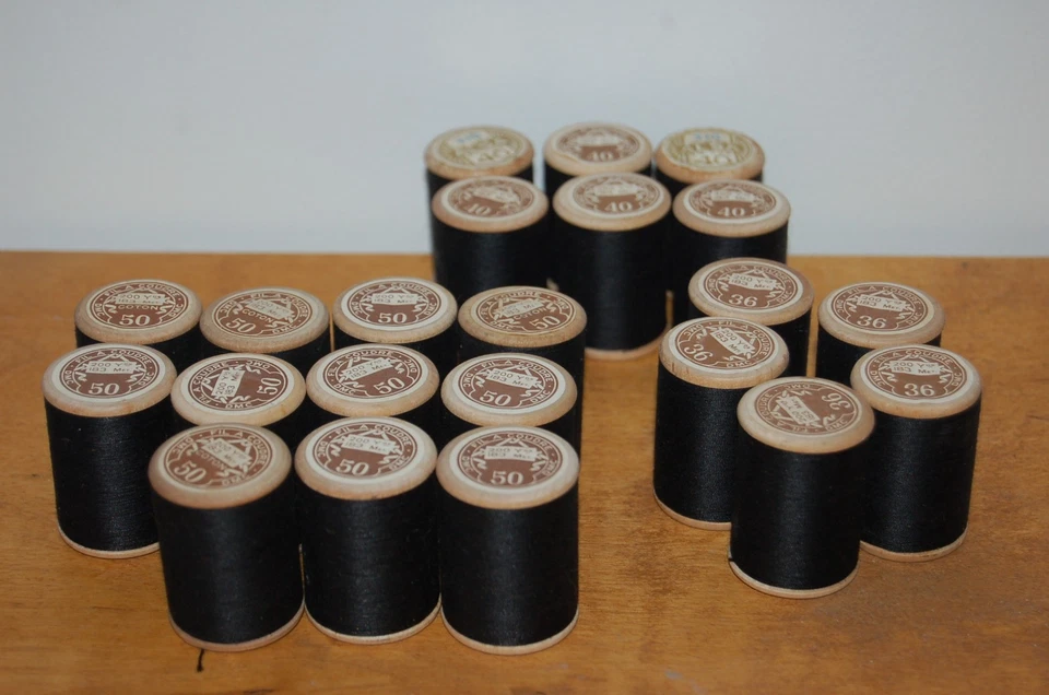 Ancienne bobine en bois DMC.  n° fil 36,40 et 50. NOIR LOT DE 22 bobines - Photo 2/3