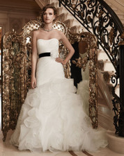 Beautiful Fitted Wedding Dress by Casablanca Bridal White Size 6