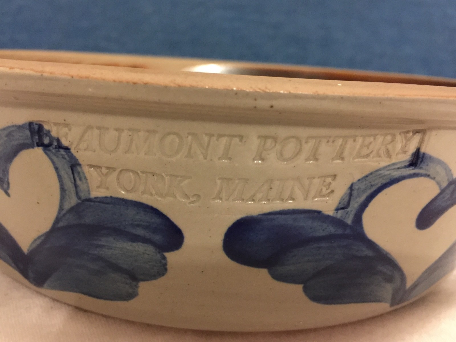 VINTAGE BEAUMONT POTTERY YORK MAINE COBALT COUNTRY DESIGN HEARTS SIGNED