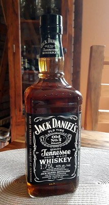 Jack Daniel's   - Old No.7 - alte Flaschenform  - 40% Vol.  1,75 Liter - Topp !!