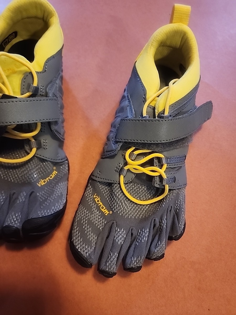 Vibram FiveFingers WOMEN V-Train 2.0 Shoes 21W7701 Size 6-6.5 Grey