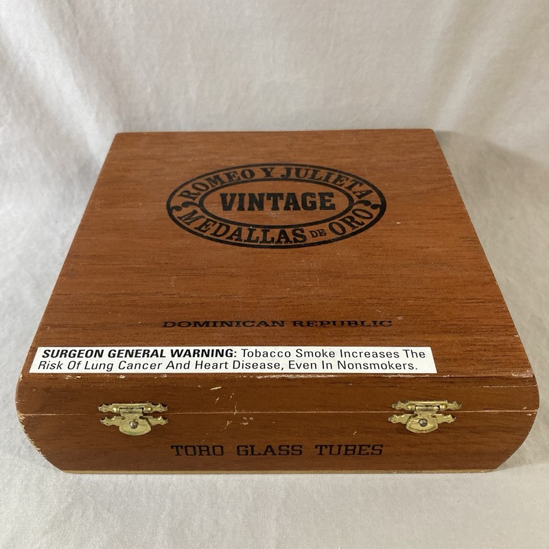 Vintage ROMEO Y JULIETA MEDALLAS DE ORO Wood Cigar Box Dominican Republic