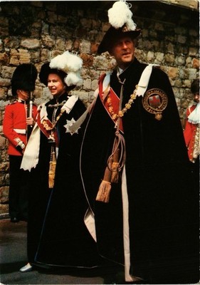 CPM HM Queen Elizabeth II & HRH Prince Philip BRITISH ROYALTY (836366)