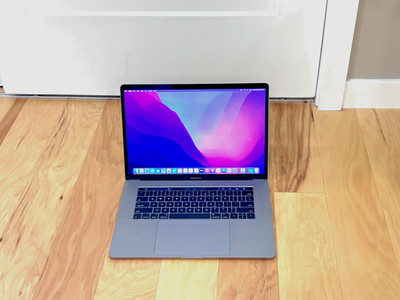 2016 Apple MacBook Pro 15'' Touch Bar i7 2.6ghz - Good Condition
