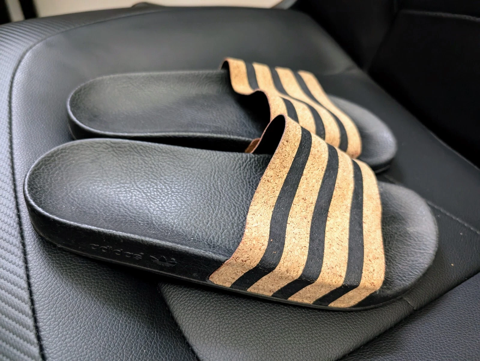 Sandali da donna Adidas Adilette in sughero neri taglia 9 US ottime condizioni