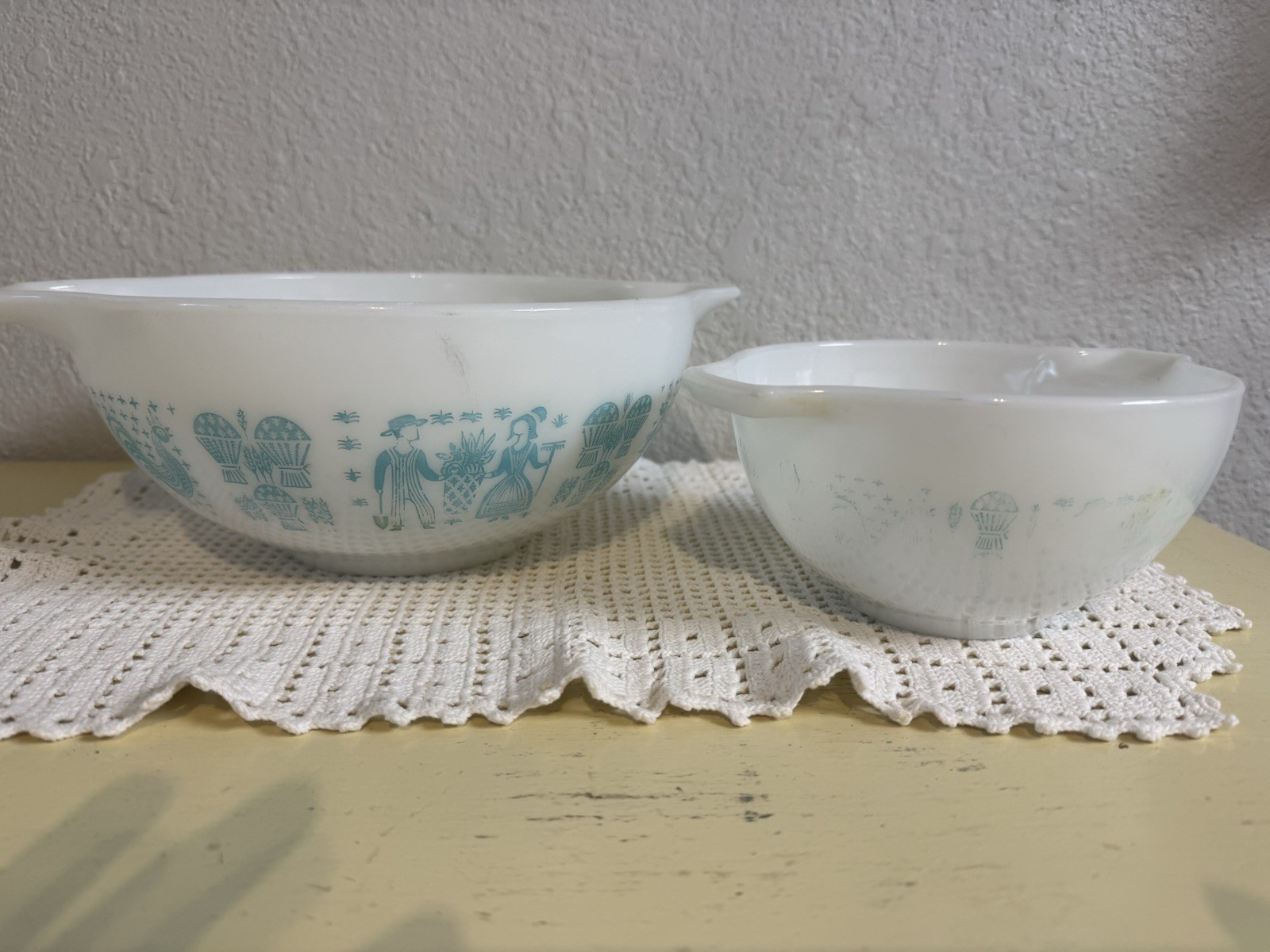 Two Pyrex mixing bowls with the Amish Butterprint pattern, nested together