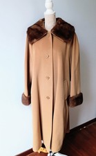 cappotto cammello con bordure in visone