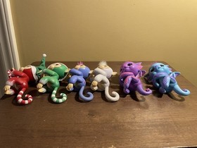 Fingerlings Lot, 2 Christmas Monkeys/baby, 2 Monkeys, 2 Dragons, and Playlet