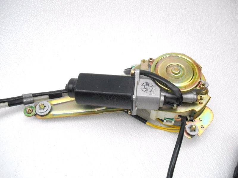 New Right Ford Escort Tracer 4Dr 4 Door Seat Belt Track and Motor Right - Image 4 of 4