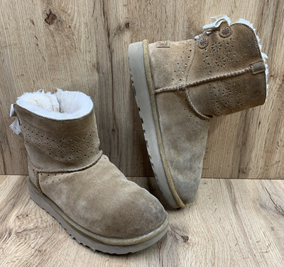UGG Dae Sunshine Perf Sheepskin Chestnut Ankle Warm Boots Womens Sz 8 Back Bow