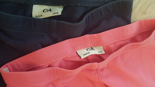 2er Set Caprihose Mädchenhosen, Gr 140 von C&A, schwarz und rosa - Bild 3 von 3