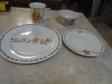 Disney Winnie The Pooh Daisy Chain 4 Piece Place Setting Mint