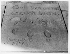 John Waynes Footprints 1979 Hollywood Bl Vintage 8x10 Celebrity Memorabilia