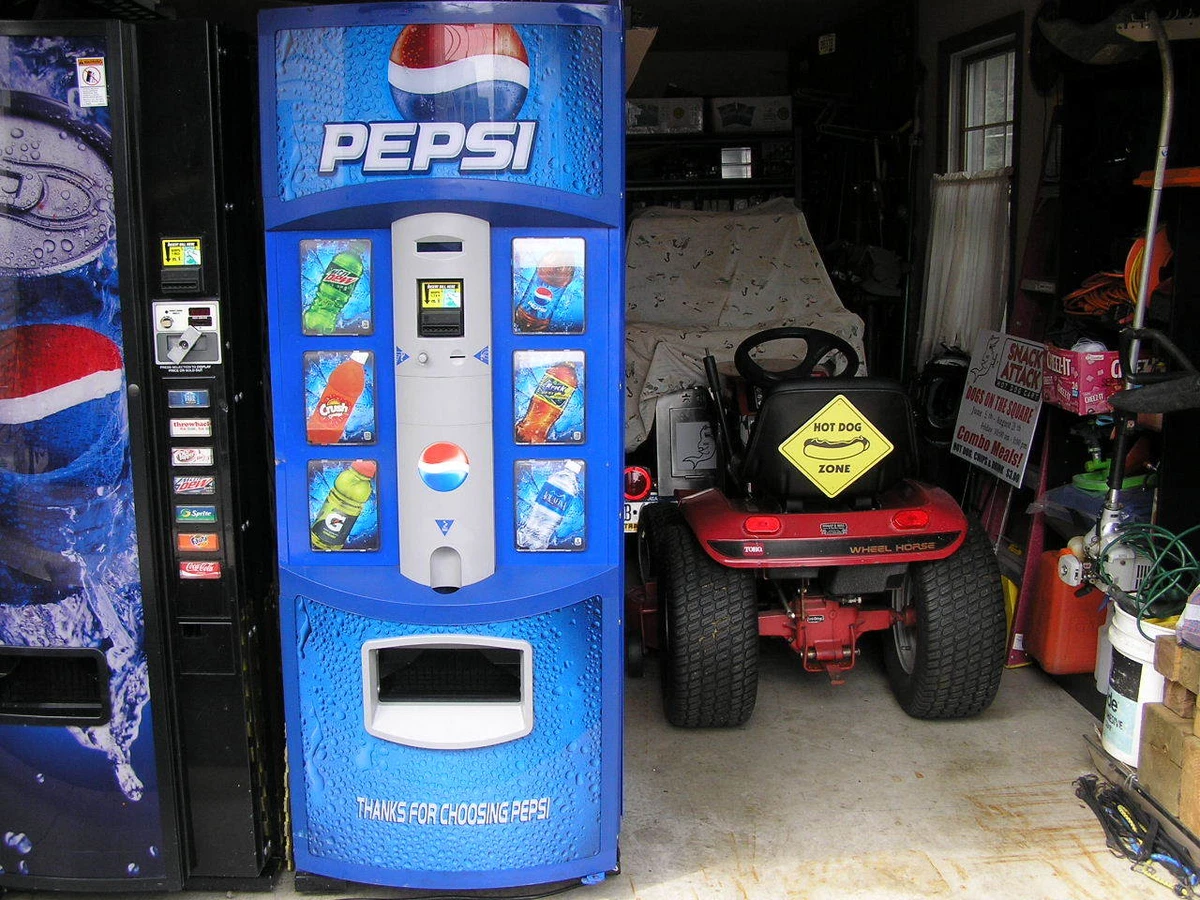 DIXIE NARCO 276HVV 501E SODA VENDING MACHINE GATORADE