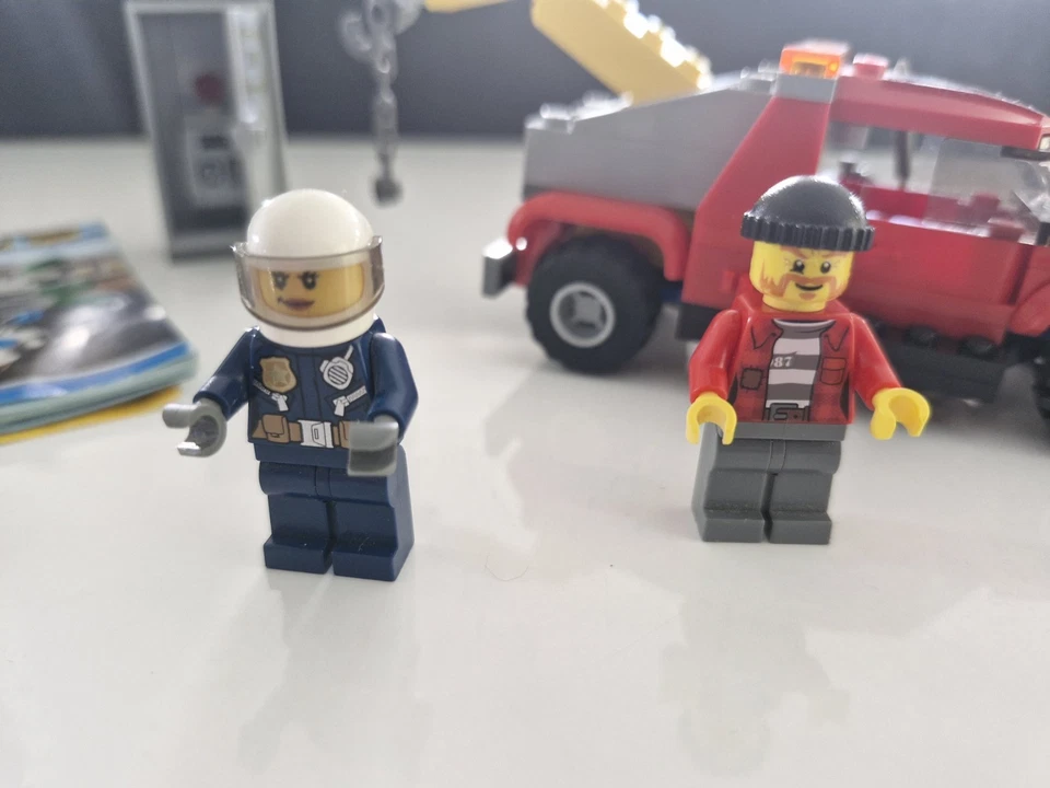 LEGO City 60137 Tow Truck Trouble, photo 2 sur 5