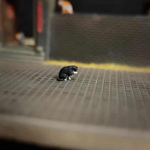 1/64 Scale Painted Leisurely Cat Miniatures Ornaments Model For Car Vehicles - Picture 6 of 10