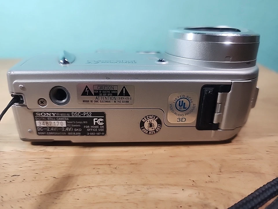 Цифровая камера Sony Cyber-shot DSC-P52 3,2 Мп только на запчасти - Изображение 3 из 4