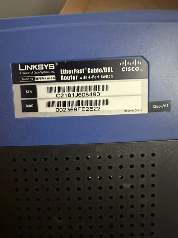 New Linksys EtherFast BEFSR41 cable/DSL router with 4-port switch (w/LAN cable) - Image 3 of 4