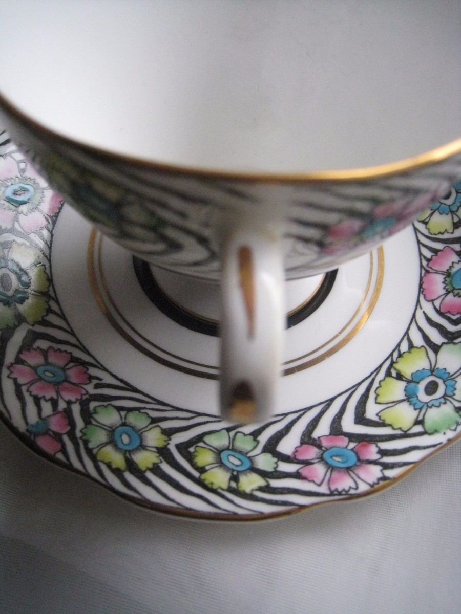 　Bone China ANTIQUE~COLLECTORS~GLADSTONE FLORAL BONE CHINA MADE IN ENGLAND
