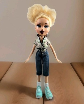 2001 BRATZ 10'' CHLOE Original MGA Doll In Outfit w/ Shoes, Preowned