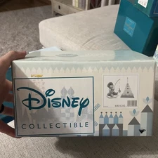 WDCC It's A Small World North Pole "Arctic Fun" with box and COA MINT