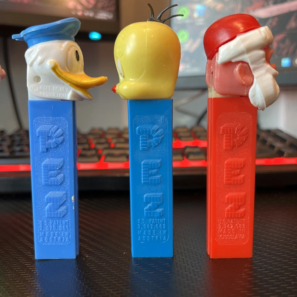 VINTAGE PEZ Lot Mickey Mouse Police Pal Jiminy Cricket Donald Duck Tweety Santa - Image 3 of 4