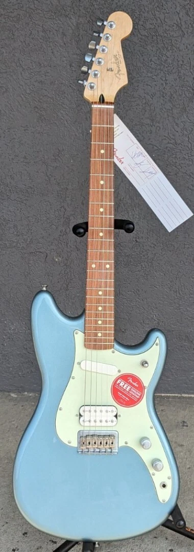 Fender Duo Sonic HS Pau Ferro Fretboard, Ice Blue Metallic