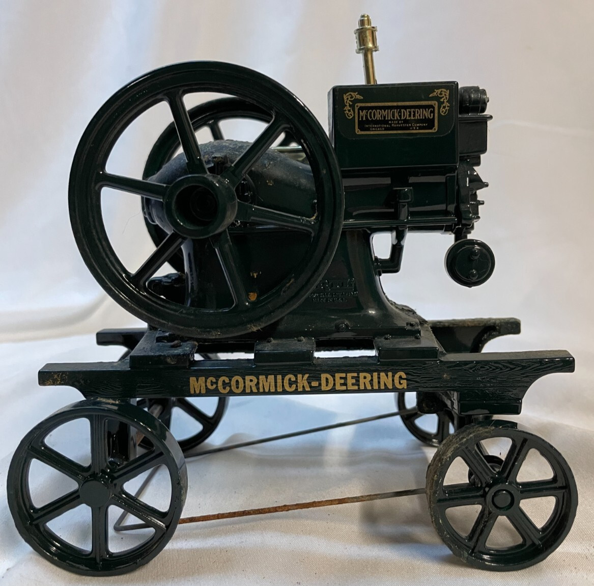 ERTL item # 4351 Green McCormick-Deering Model 'M' Engine Model with Box