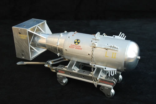 1:12 WWII US Little boy Nuclear Bomb Atomic Bomb Metal Assembly Model - Picture 2 of 12