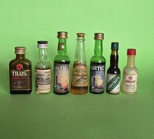 Lotto 7 Bottigliette Vintage Liquori Mignon