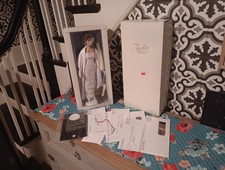 FRANKLIN MINT THE JACKIE DOLL JACQUELINE KENNEDY WHITE GOWN DOLL WITH BOX PAPERS