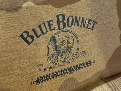 Vintage wooden sign advertising "Blue Bonnet - Very Mild & Cured Ripe Tobacco” - Picture 13 of 16