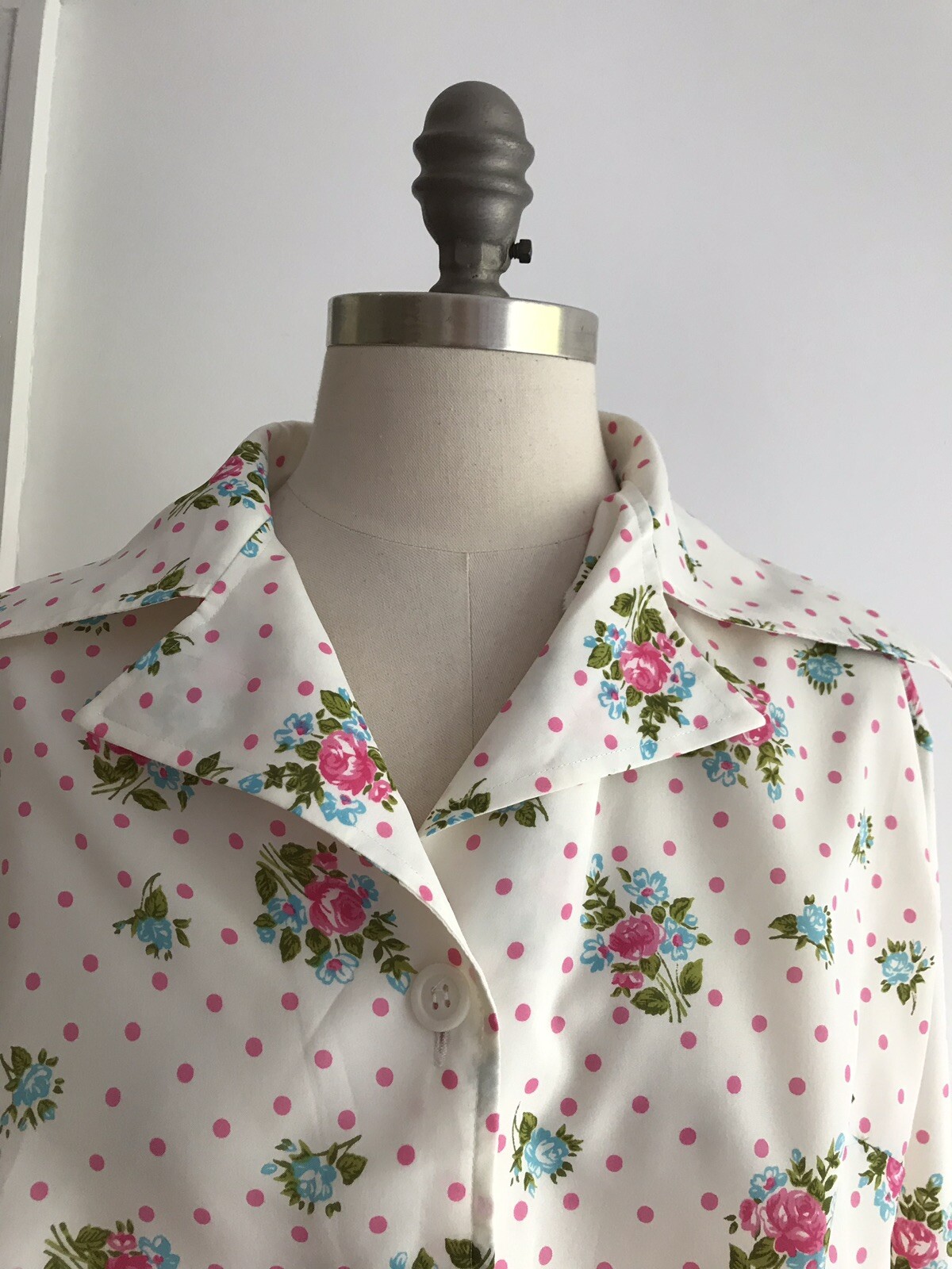 Vintage 1970's Cream Floral Spot Print Shirt/Blouse, armpit to armpit 23" approx 2