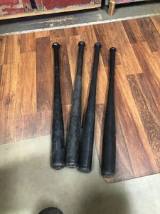 LOT OF 4  WIFFLE  STYLE  BAT  PLASTIC ASST - ONLY ONE HAS A NAME BRAND H&G TOY