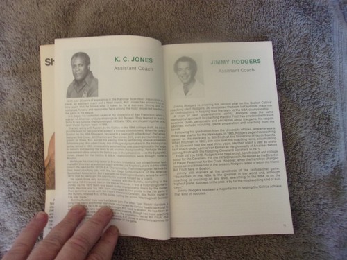 1981-82 BOSTON CELTICS MEDIA GUIDE Yearbook LARRY BIRD 1980-81 CHAMPIONS! 1982 - Picture 6 of 24