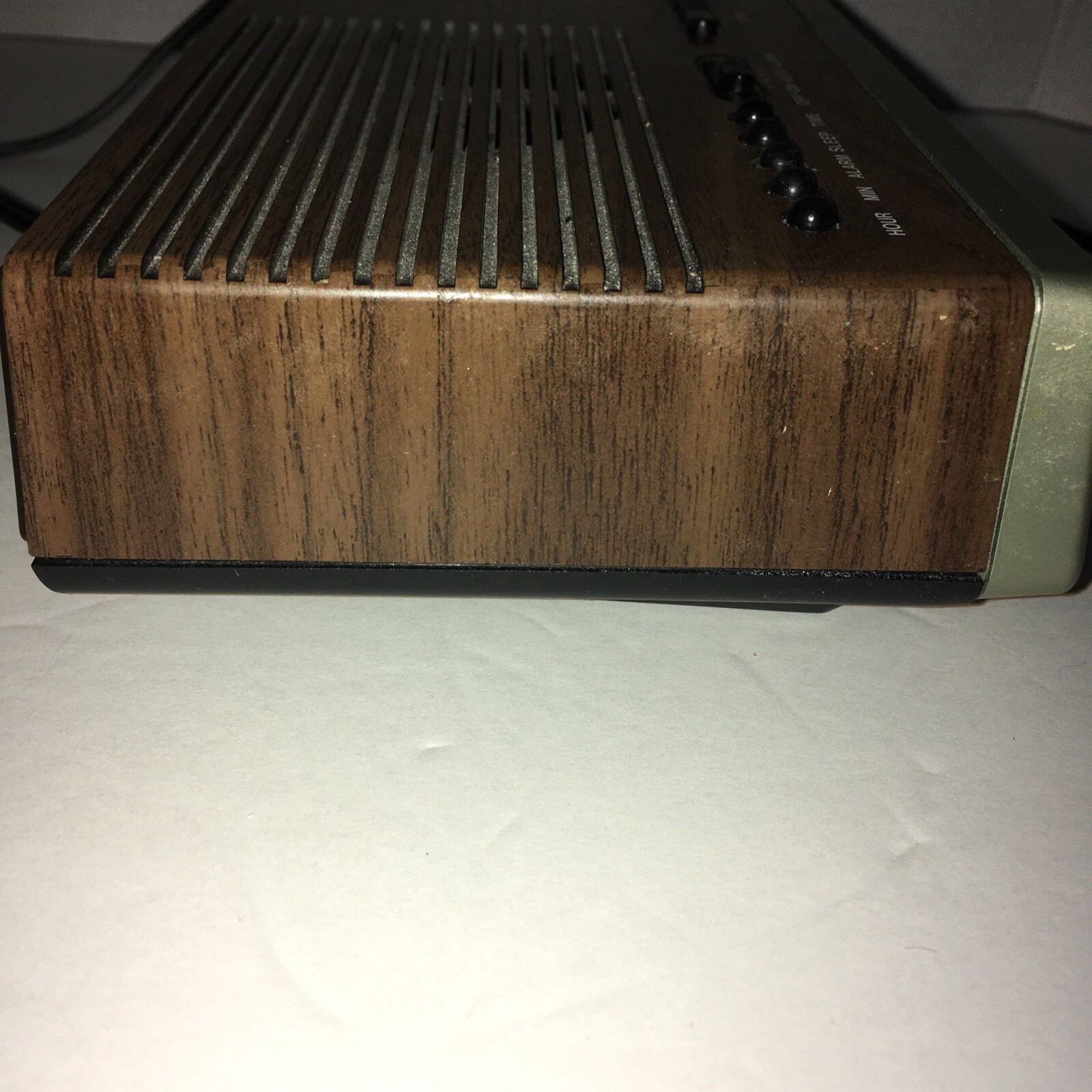 Vintage Westclox 80172 Classic AM/FM Alarm Clock Radio
