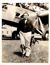 GA157 1935 Original Photo GEORGE HEARST INSPECTS GIANT BRITISH AIRINER Syrinx