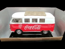 Coca-Cola MotorCity Classics 1962 Volkswagon Samba Minibus 1:18 Red Cream