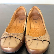 Clarks Women’s Leather Slip-On Ballet Flats Brown Round Toe Comfort Pleated 10