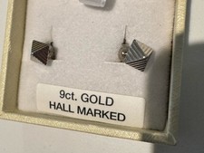 9ct White Gold Pyramid Stud Earrings - Beautiful - Christmas gift