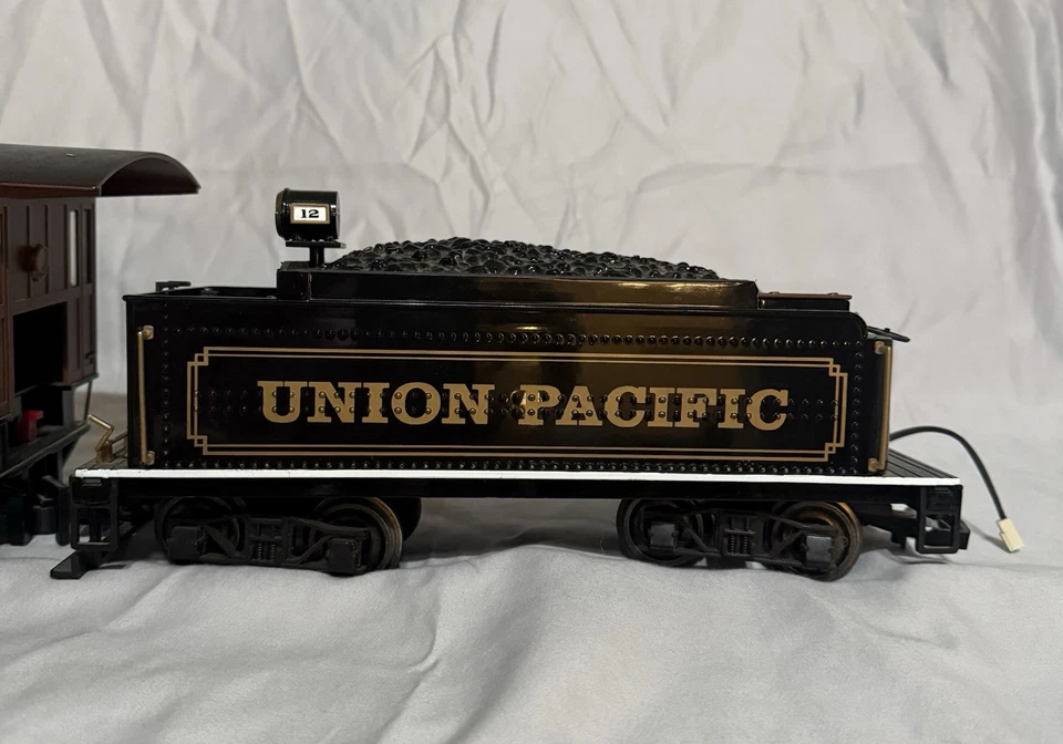 Bachmann G Scale - #12 Steam Engine & Tender - Union Pacific - Image 3 of 4