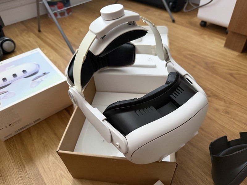 Meta Quest 3 Standalone VR Headset 512GB with Accessories